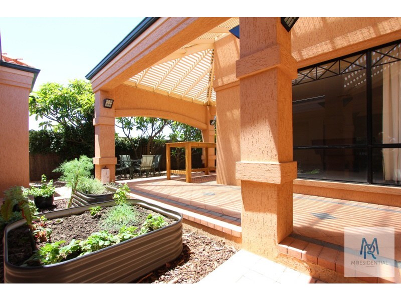 10 Challenger Avenue, Manning WA 6152