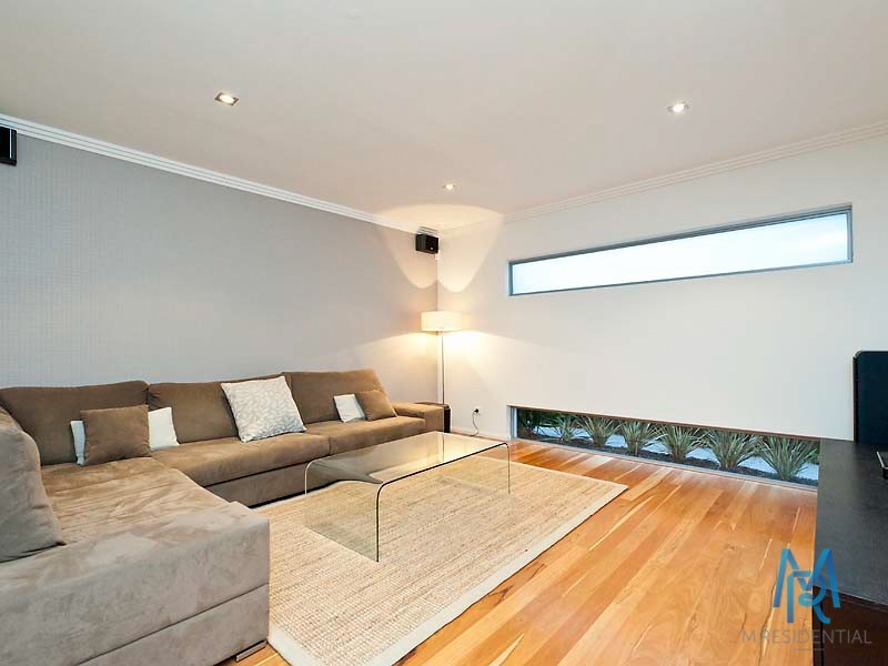 14a Saunders, Como WA 6152