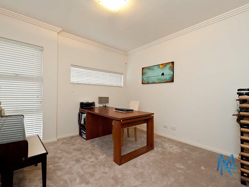 14a Saunders, Como WA 6152