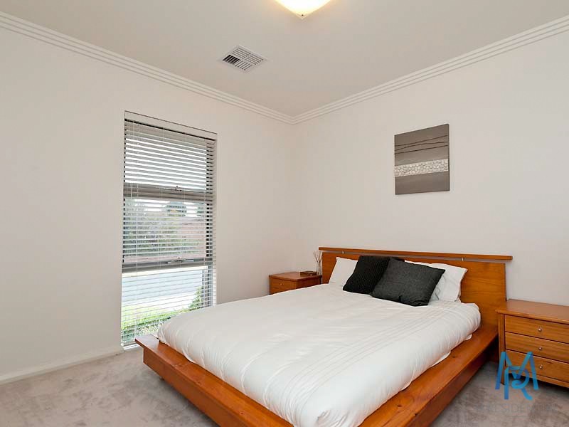 14a Saunders, Como WA 6152
