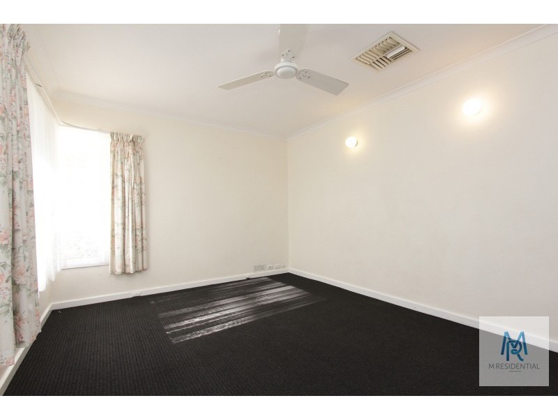 15 Broadley Place, Gosnells WA 6110