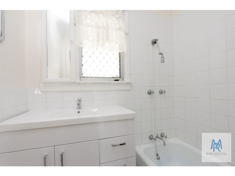 15 Broadley Place, Gosnells WA 6110