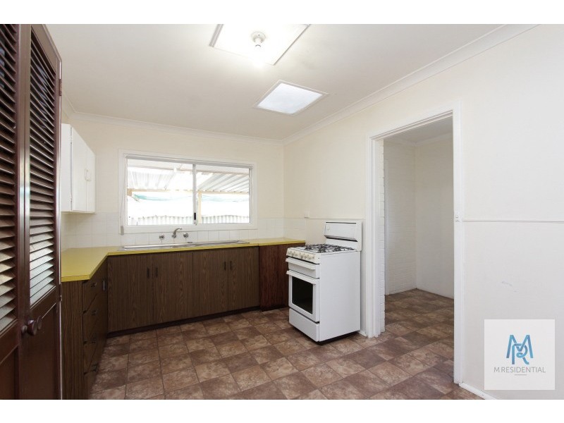 15 Broadley Place, Gosnells WA 6110