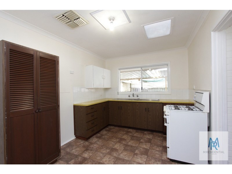 15 Broadley Place, Gosnells WA 6110