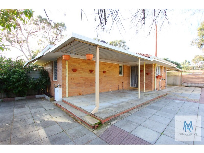 15 Broadley Place, Gosnells WA 6110