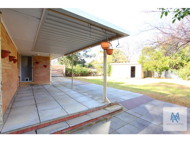 15 Broadley Place, Gosnells WA 6110