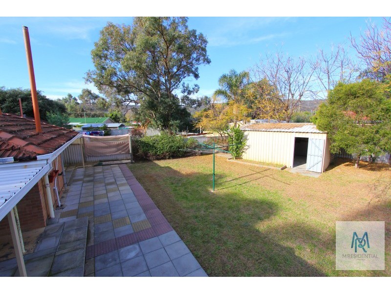 15 Broadley Place, Gosnells WA 6110