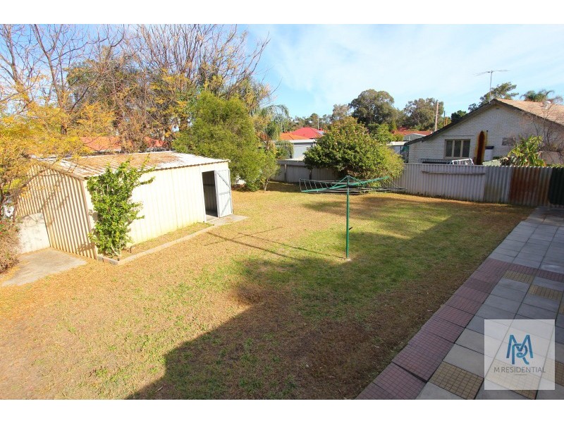 15 Broadley Place, Gosnells WA 6110