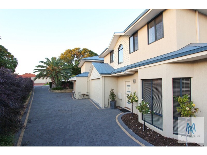 2/4 Pearl Road, Cloverdale WA 6105