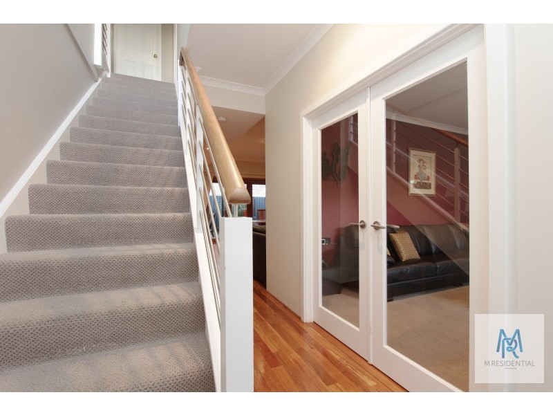 2/4 Pearl Road, Cloverdale WA 6105