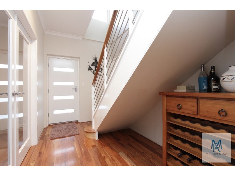 2/4 Pearl Road, Cloverdale WA 6105