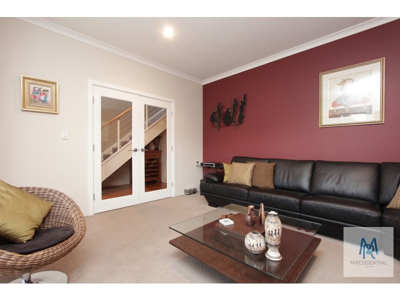 2/4 Pearl Road, Cloverdale WA 6105
