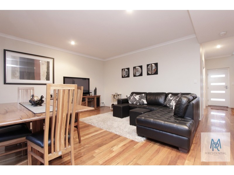 2/4 Pearl Road, Cloverdale WA 6105
