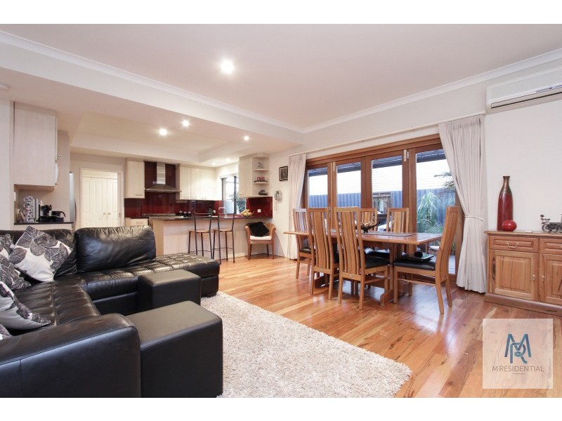 2/4 Pearl Road, Cloverdale WA 6105