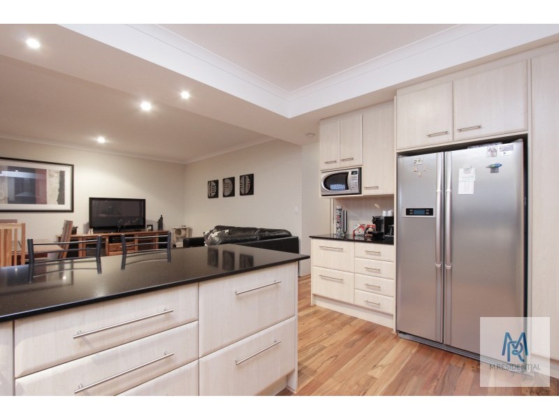 2/4 Pearl Road, Cloverdale WA 6105