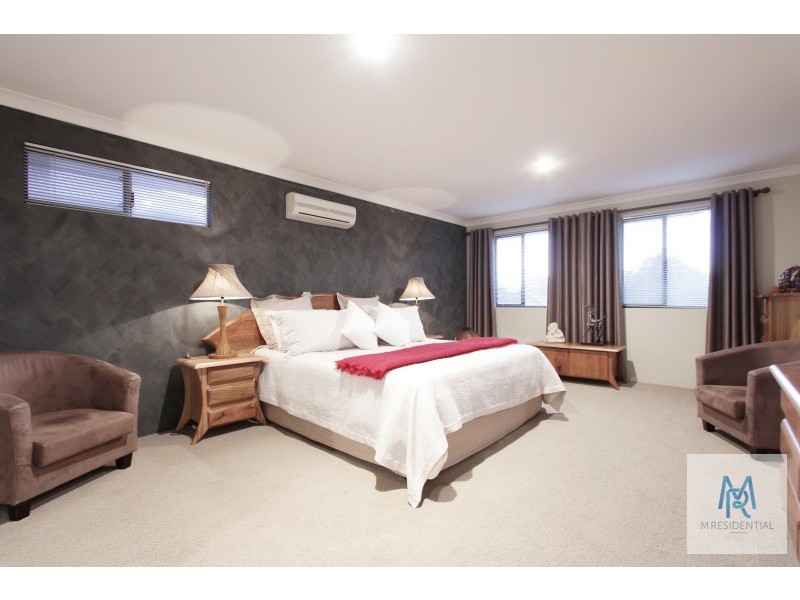 2/4 Pearl Road, Cloverdale WA 6105