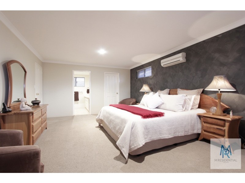 2/4 Pearl Road, Cloverdale WA 6105