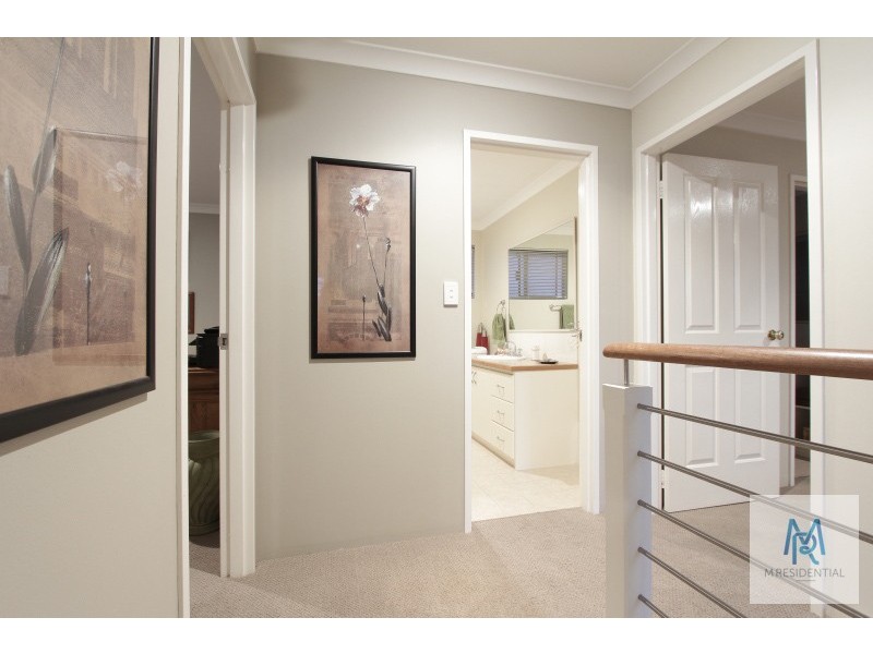 2/4 Pearl Road, Cloverdale WA 6105