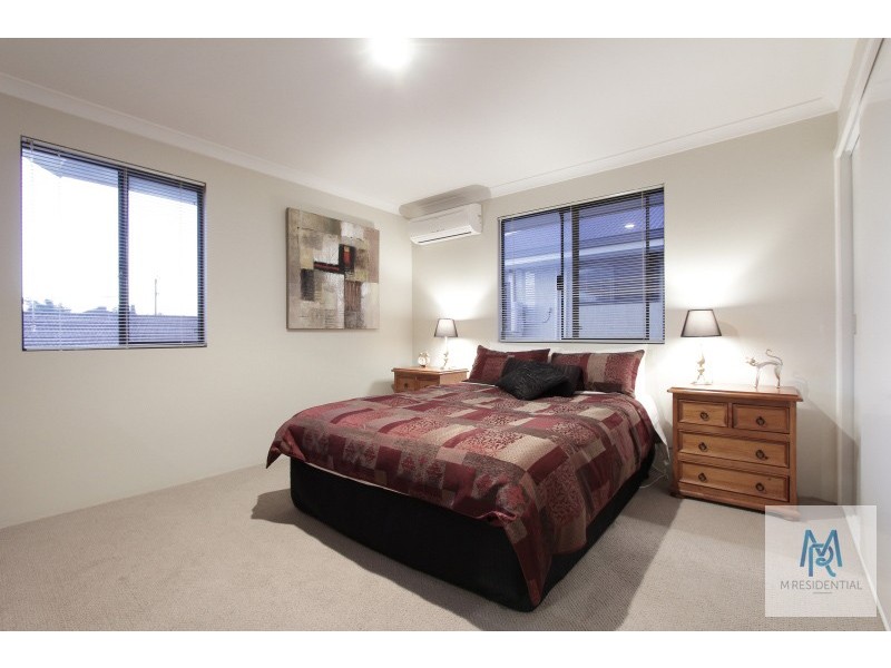 2/4 Pearl Road, Cloverdale WA 6105