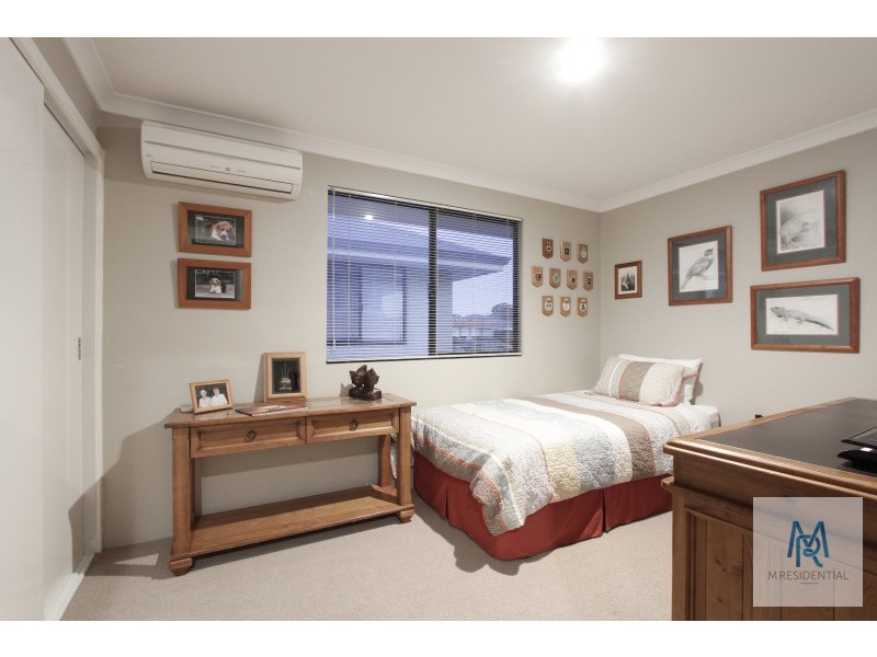 2/4 Pearl Road, Cloverdale WA 6105