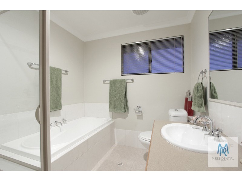 2/4 Pearl Road, Cloverdale WA 6105