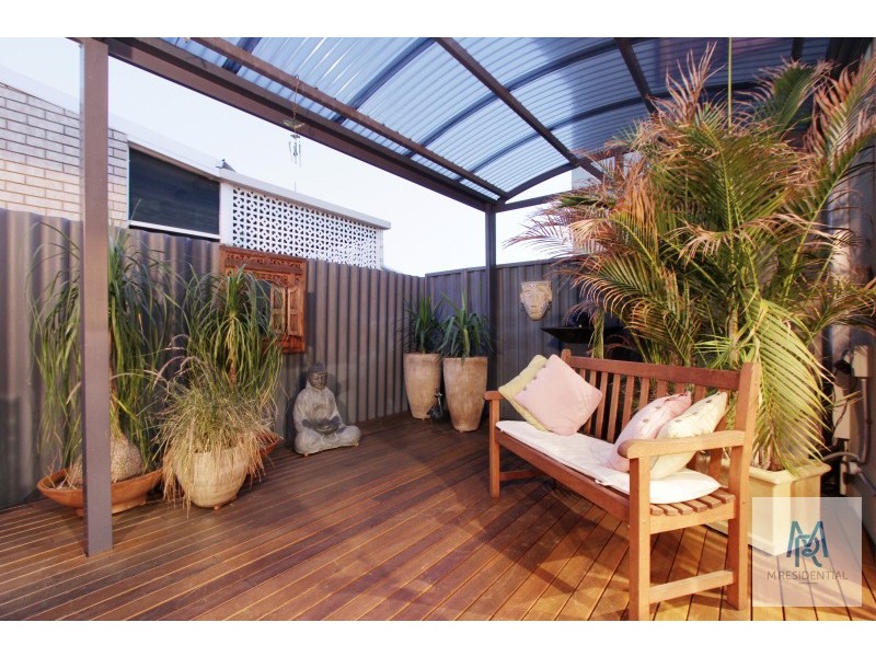 2/4 Pearl Road, Cloverdale WA 6105