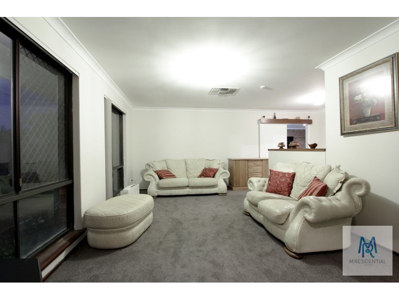 15 Charnley Close, Gosnells WA 6110