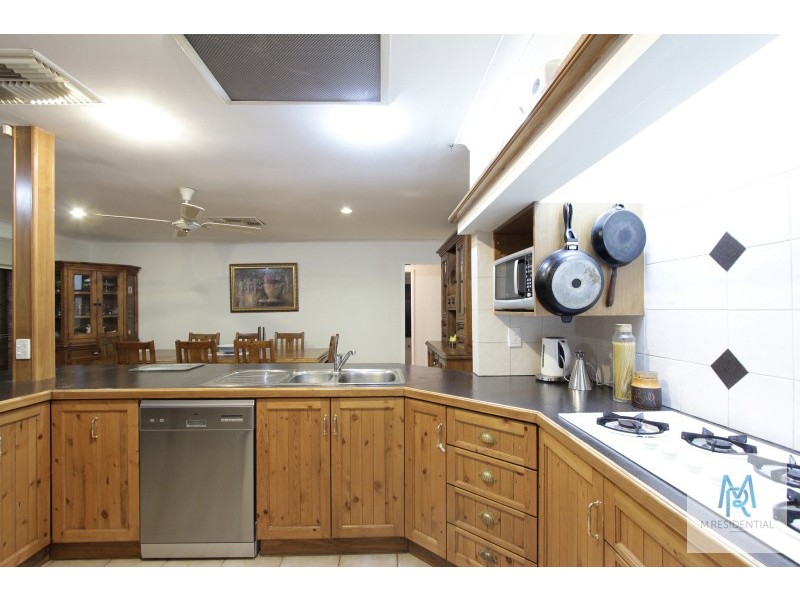 15 Charnley Close, Gosnells WA 6110