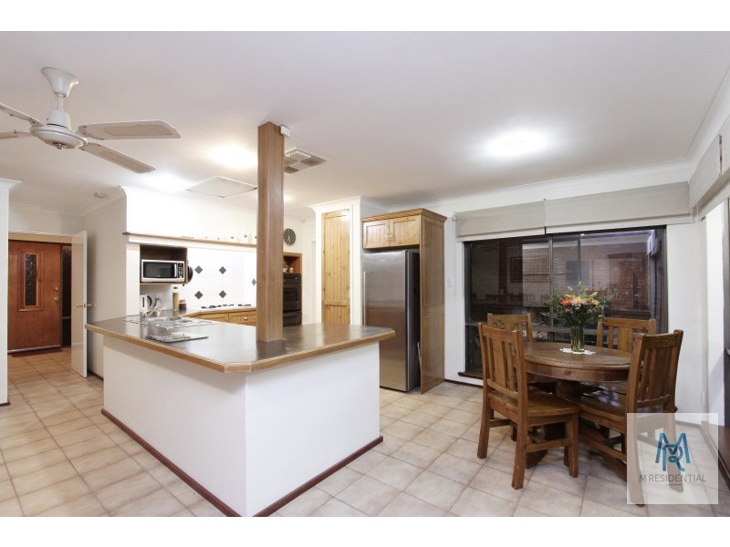 15 Charnley Close, Gosnells WA 6110