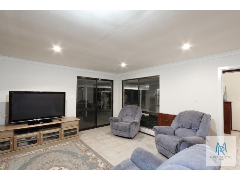 15 Charnley Close, Gosnells WA 6110