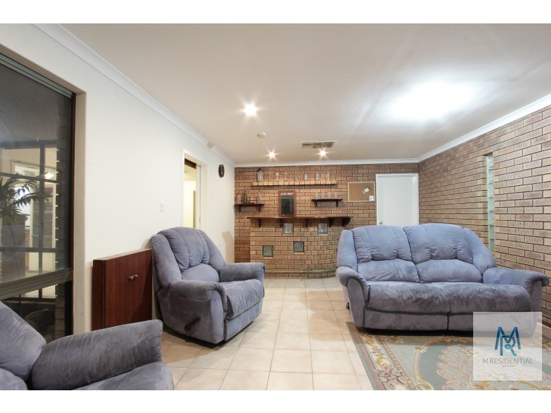 15 Charnley Close, Gosnells WA 6110