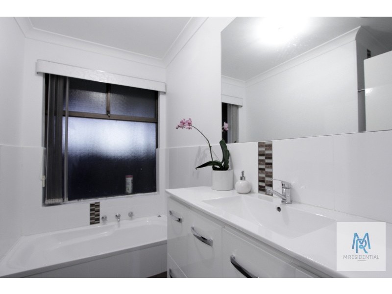 15 Charnley Close, Gosnells WA 6110