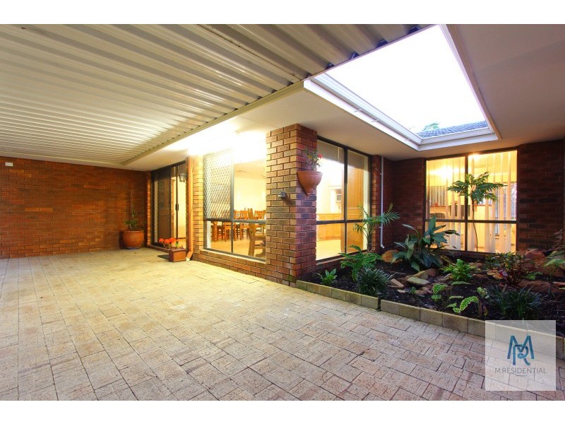 15 Charnley Close, Gosnells WA 6110