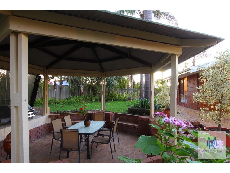 15 Charnley Close, Gosnells WA 6110