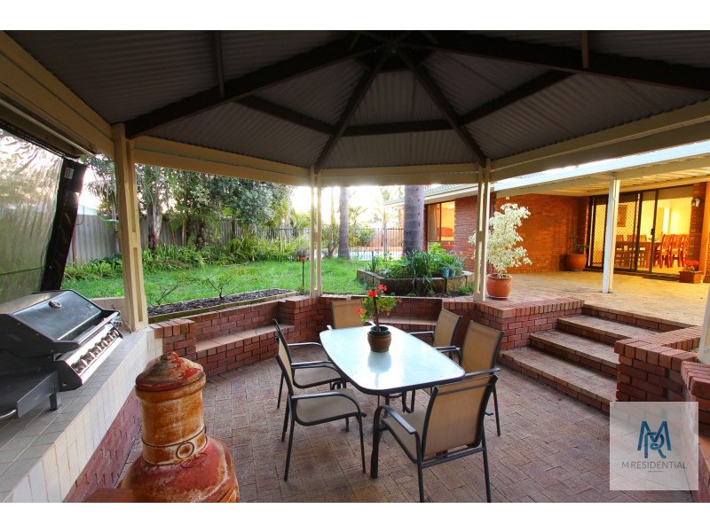 15 Charnley Close, Gosnells WA 6110