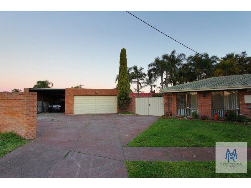 15 Charnley Close, Gosnells WA 6110