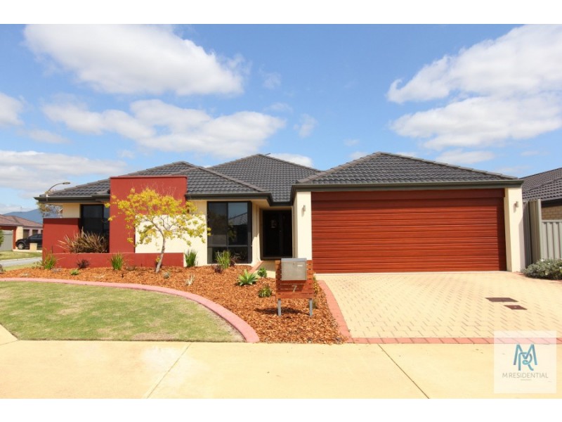7 Hillhouse Way, Piara Waters WA 6112