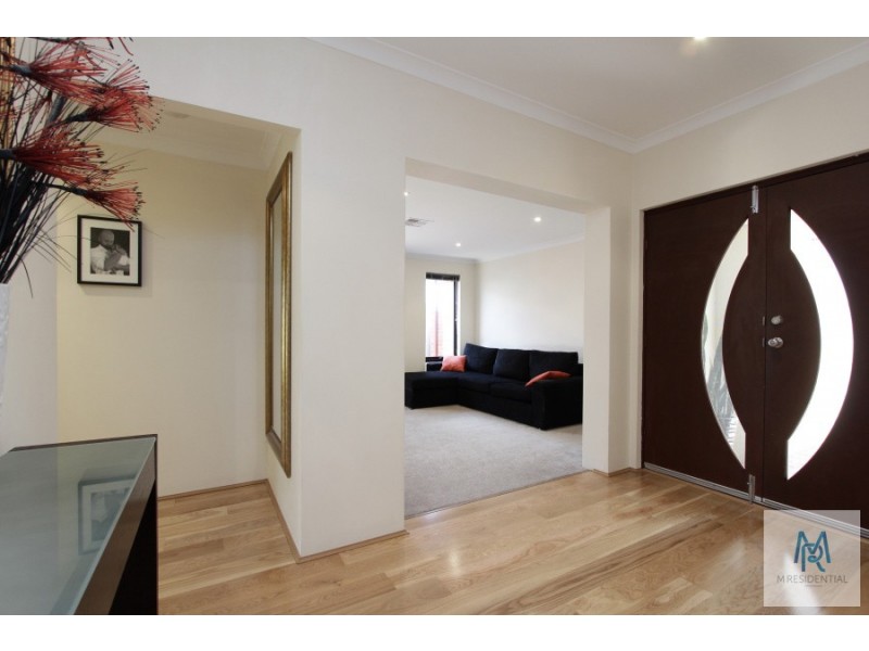 7 Hillhouse Way, Piara Waters WA 6112