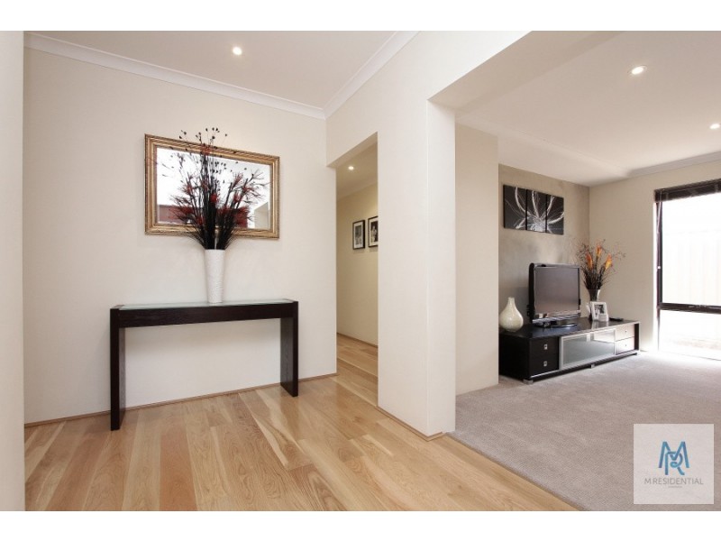 7 Hillhouse Way, Piara Waters WA 6112