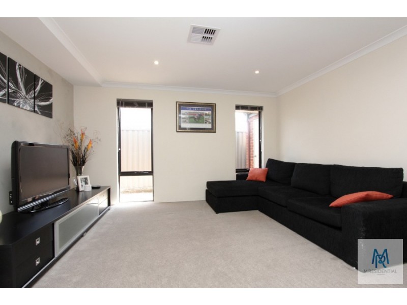 7 Hillhouse Way, Piara Waters WA 6112
