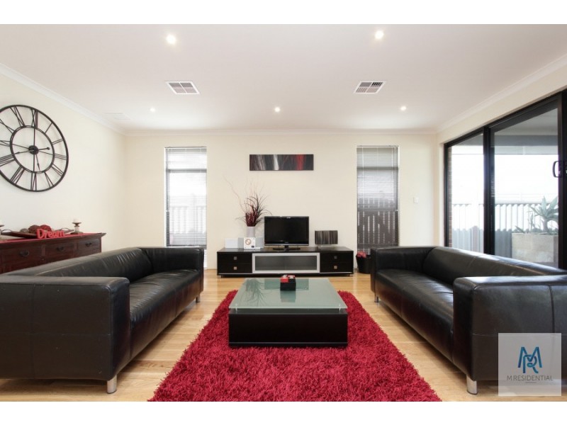 7 Hillhouse Way, Piara Waters WA 6112