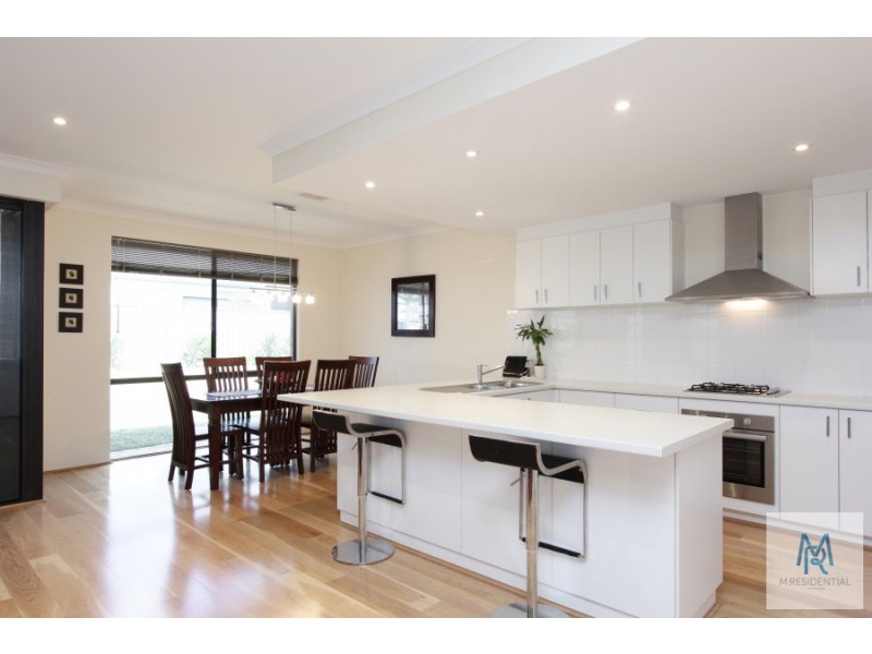 7 Hillhouse Way, Piara Waters WA 6112