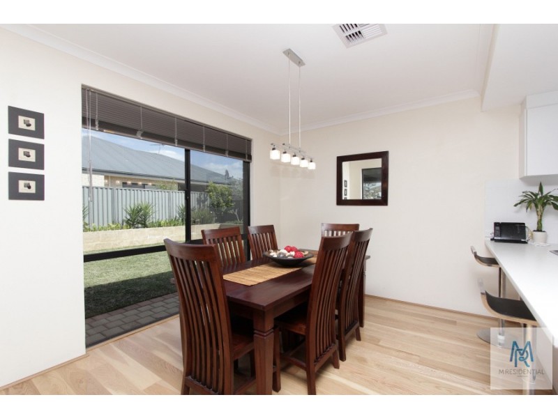 7 Hillhouse Way, Piara Waters WA 6112
