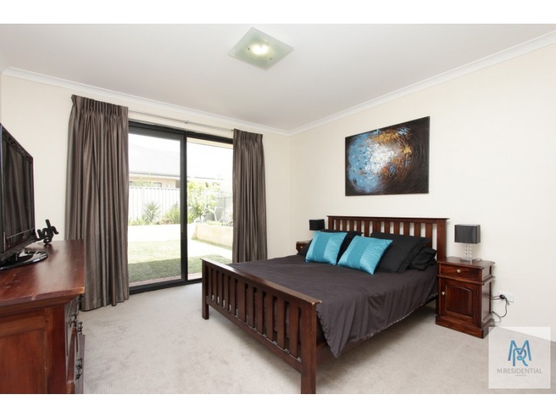 7 Hillhouse Way, Piara Waters WA 6112