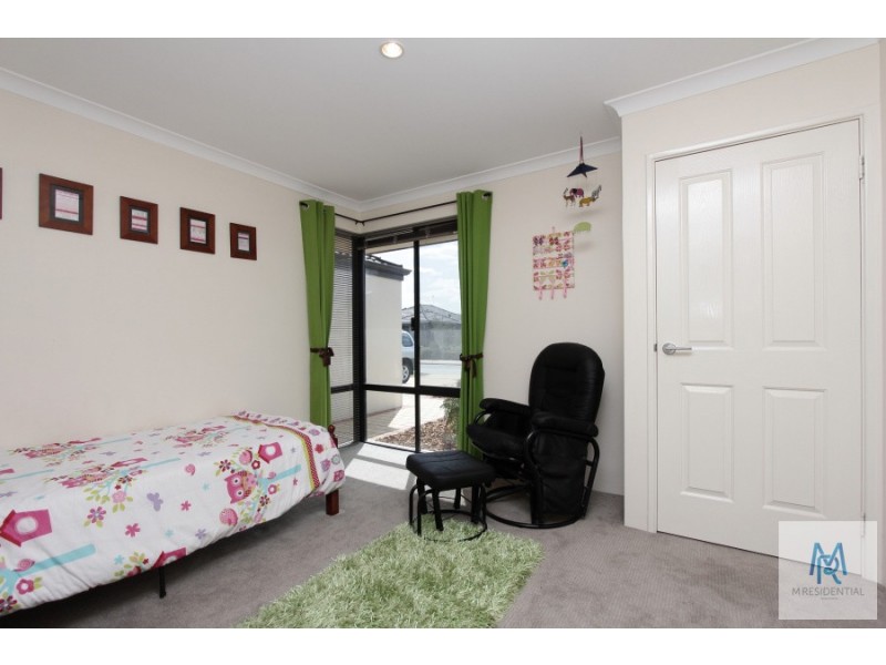 7 Hillhouse Way, Piara Waters WA 6112
