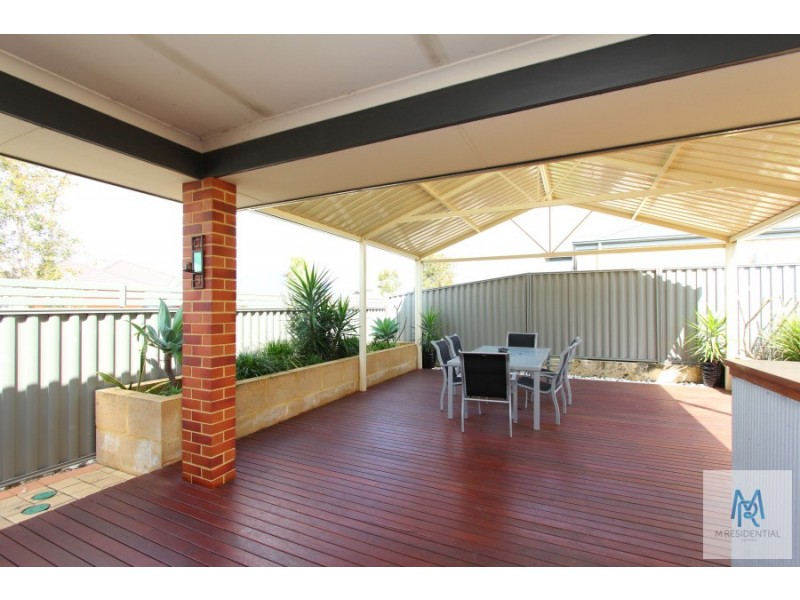 7 Hillhouse Way, Piara Waters WA 6112
