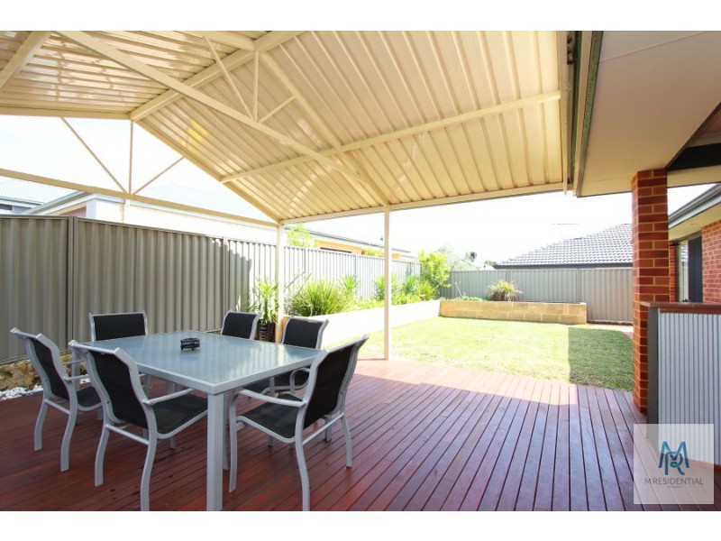7 Hillhouse Way, Piara Waters WA 6112