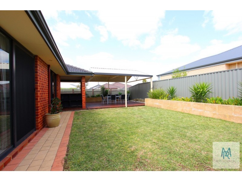 7 Hillhouse Way, Piara Waters WA 6112
