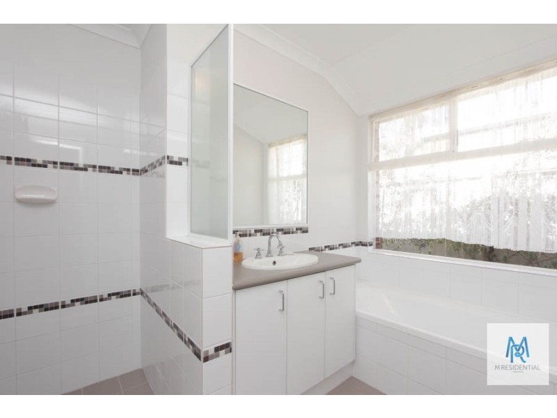 11 Jauffret Way, Tapping WA 6065