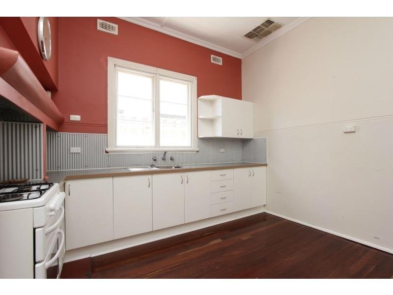 4 Broad Street, Kensington WA 6151